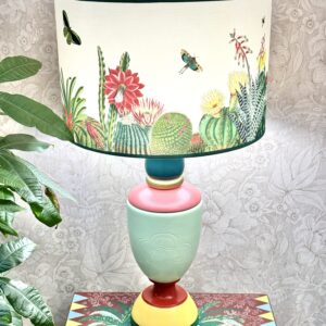 Lampada da tavolo "Cactus e insetti"