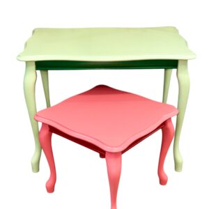 Tavolini di legno decorati a mano